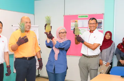Majlis-Penanaman-Nenas-7.png